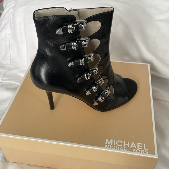 Authentic Michael Michael Kors Black Leather Peep-toe Bootie size 9 1/2M - Picture 7 of 12